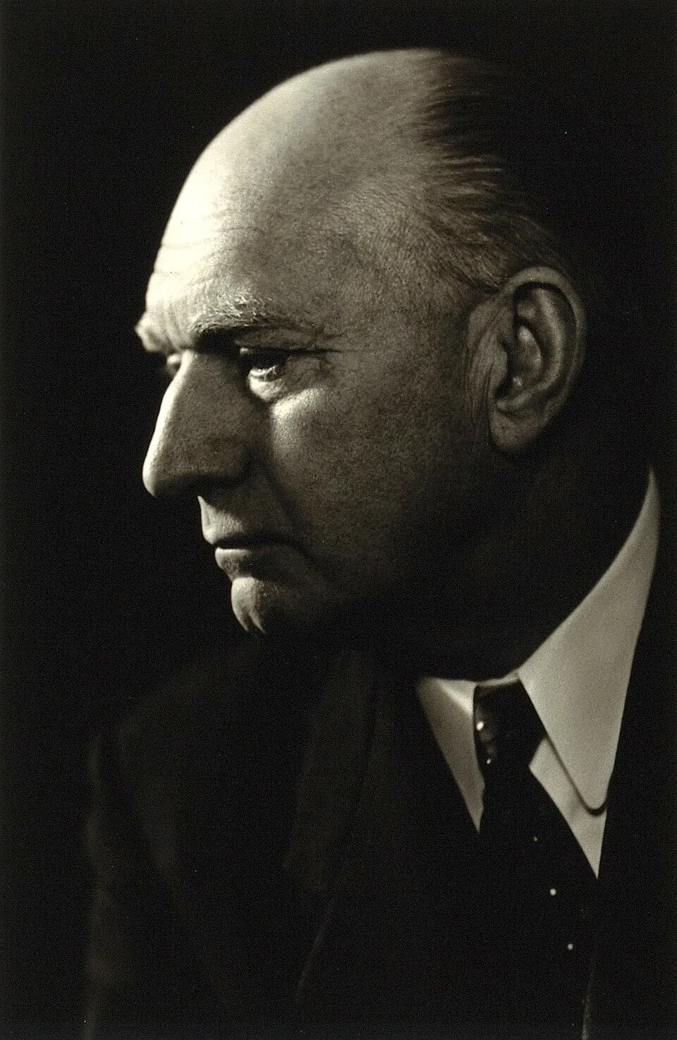 Corneille Heymans - Corneille Heymans. Photograph by Francken, 1957.

Iconographic Collections
Keywords: portrait photographs