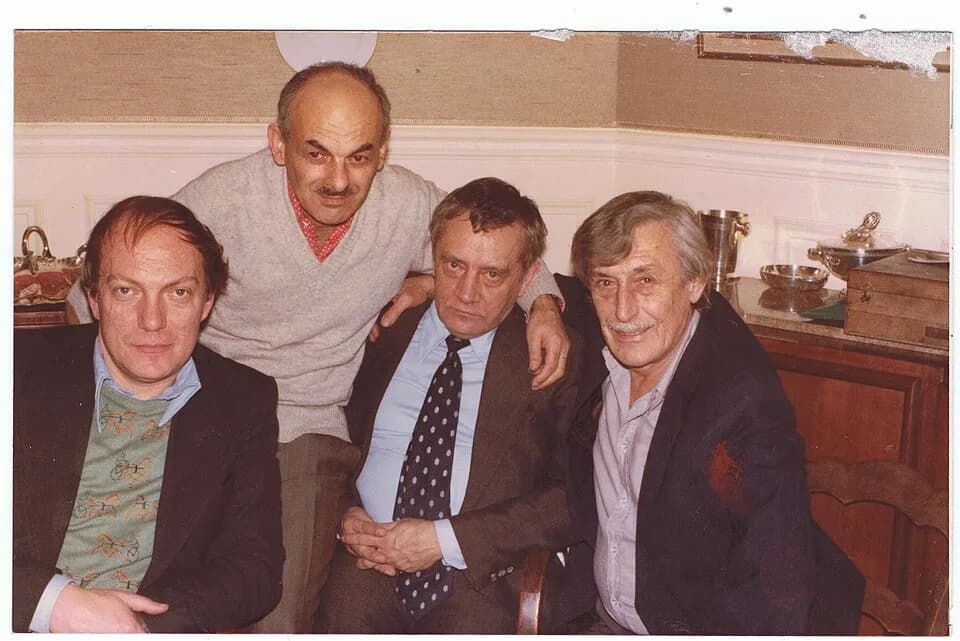 Bulat Okudzhava - А. Гладилин, Б. Окуджава, В. Максимов, В. Некрасов, Париж, декабрь 1978.