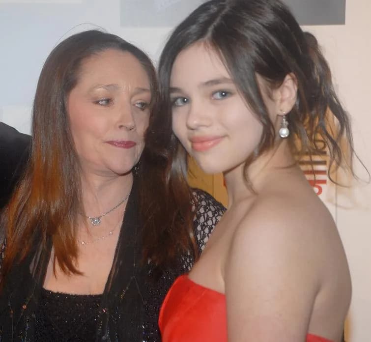 Olivia Hussey - March 09, 2008: Cinema City Film Festival

Olivia Hussey (mom) and India Eisley