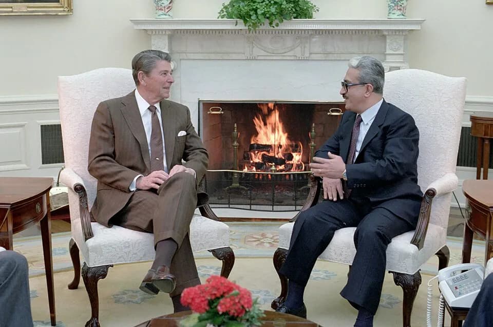 Tariq Aziz - President Ronald Reagan During a Visit of Deputy Prime Minister and Minister of Foreign Affairs of Iraq Tariq Aziz in An Oval Office Meeting - DPLA - ec9cbef9ebf764e4538fd0bd470f9fdf.jpg