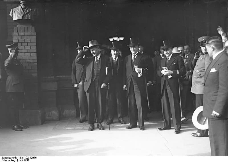 Arthur Henderson - For documentary purposes the German Federal Archive often retained the original image captions, which may be erroneous, biased, obsolete or politically extreme. Die grossen politisc