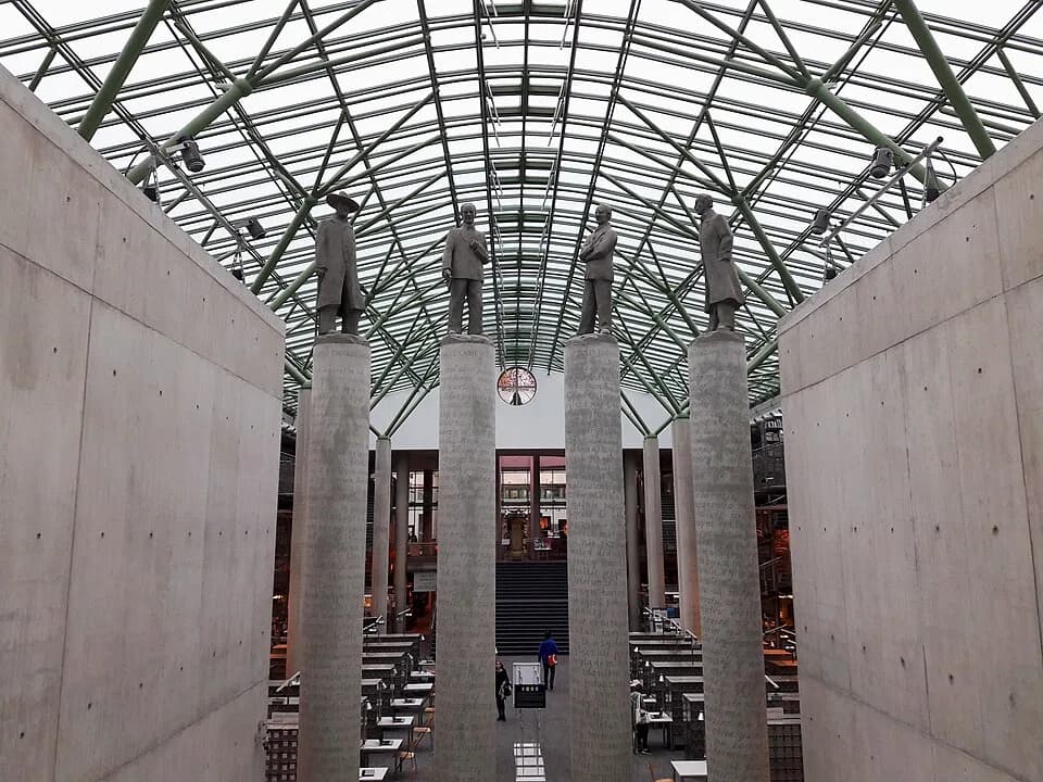 Alfred Tarski - Interior of the University Library in Warsaw.label QS:Lfr,"Intérieur de la bibliothèque de l'Université de Varsovie."label QS:Len,"Interior of the University Library in Warsaw."label Q