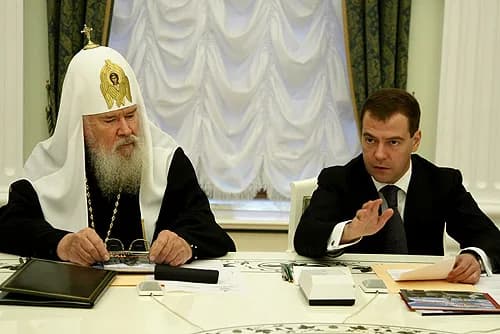 Patriarch Alexius II - THE KREMLIN, MOSCOW. At a meeting of the Board of Trustees of the Foundation for Restoring the New Jerusalem Monastery. With Patriarch of Moscow and All Russia Alexy II.