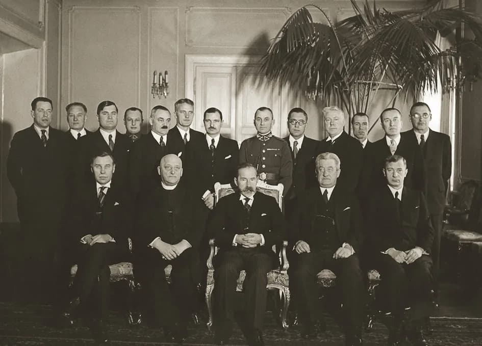 Antanas Smetona - Nineteenth Ministers cabinet of Lithuania in Presidential Palace. Kaunas, 1939. From left: siting - Governor of the Bank of Lithuania J. Tūbelis, Prime minister V. Mironas, President