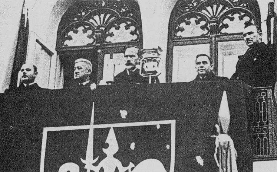 Antanas Smetona - President Antanas Smetona speaking from the Kaunas Presidential Palace balcony.