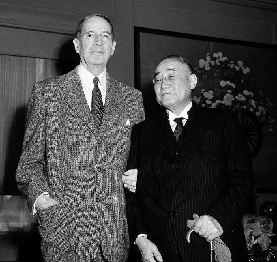 Shigeru Yoshida - Japanese Prime Minister Shigeru Yoshida (1878–1967, in office 1946–57 and 48–54) visits his ”old friend“ General (ret.) Douglas MacArthur at his residence at the Waldorf-Astoria in N