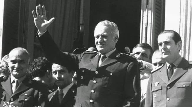 Leopoldo Fortunato hdp - De izquierda a derecha: Alfredo Oscar Saint-Jean, Leopoldo Fortunato Galtieri y Roberto Benito Moya