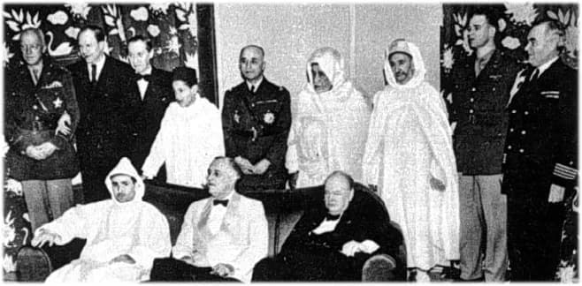 Mohammed V of Morocco - Janvier 1943. Rencontre entre Roosevelt et Mohammed V en marge de la conférence d'Anfa.