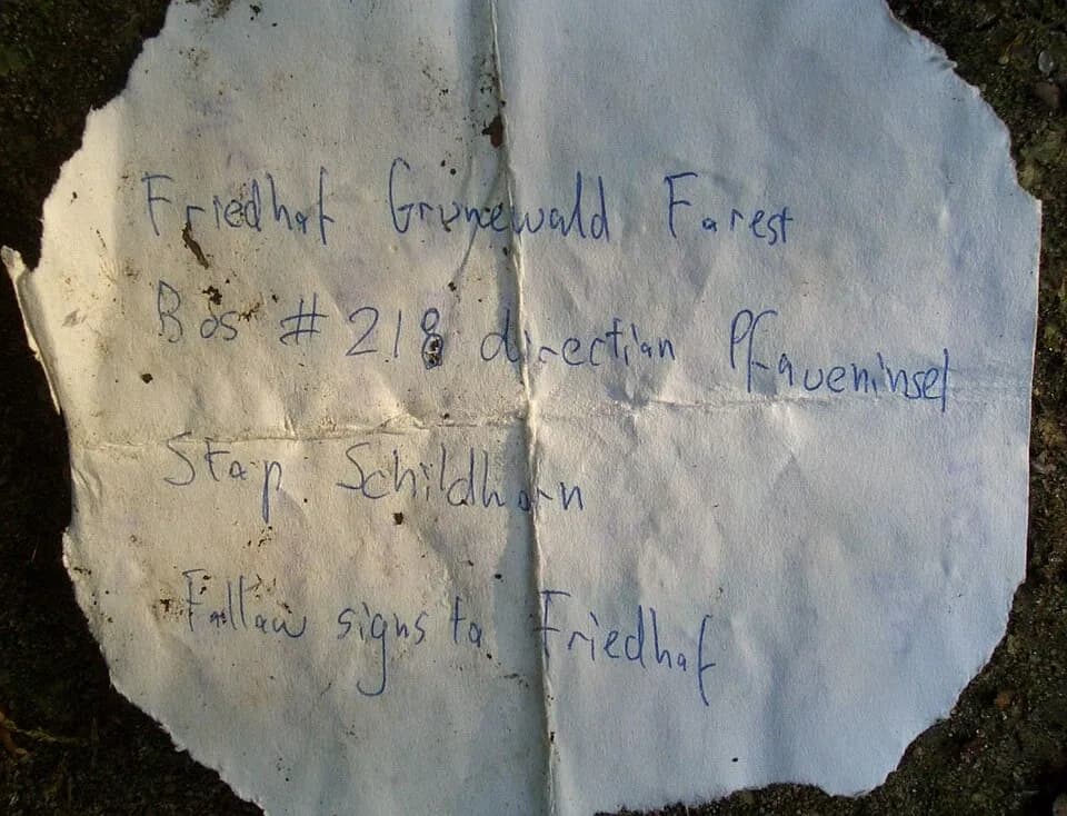 Nicos - Ben from the United Kingdom has noted the way to the grave of fashion model and rock singer Nico (Christa Päffgen) at Friedhof Grunewald-Forst in  Berlin. After his arrival he has written some