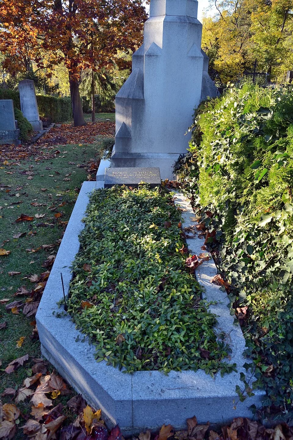 Moritz Schlick - Ehrengrab des Physikers und Philosophen Moritz Schlick auf dem Pötzleinsdorfer Friedhof in Wien-Währing.