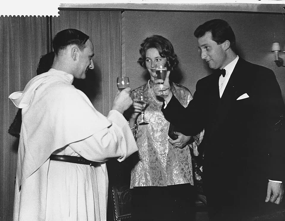 Dominique Pire - Collectie / Archief : Fotocollectie Anefo
Reportage / Serie : [ onbekend ]
Beschrijving : Uitreiking van het Croix dHonneur aan pater Pire te Brussel
Datum : 3 februari 1960
Locatie :