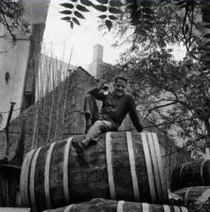 Lawrence Durrell - Ο Λώρενς Ντάρρελ υπήρξε μια αμφιλεγόμενη προσωπικότητα που πέρασε τη ζωή του ταξιδεύοντας και διατηρώντας μια στενή σχέση με την Αλεξάνδρεια, το Κάιρο, την Ελλάδα και την Κύπρο. Από