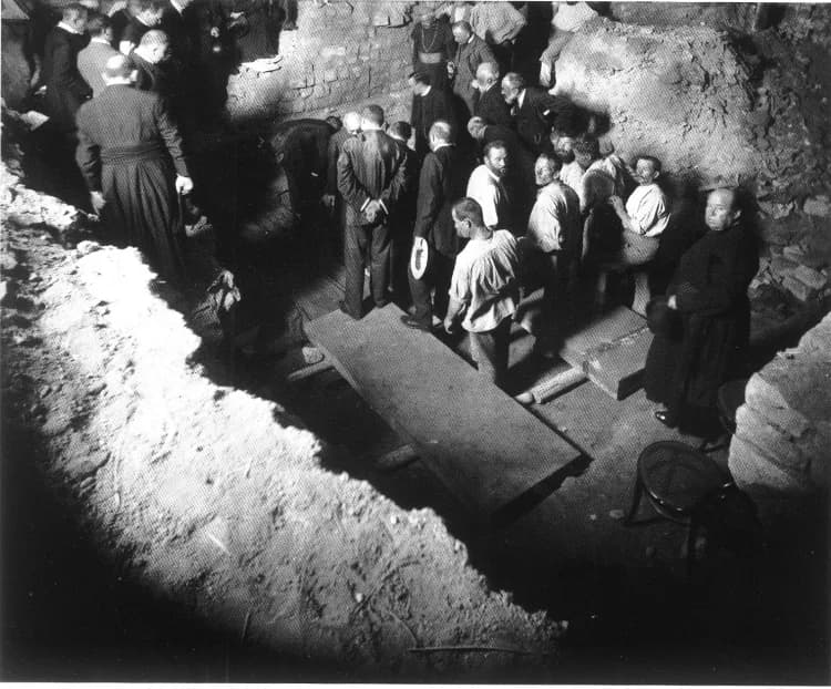 Conrad II - Öffnung des Grabes von Konrad II. 23. August 1900