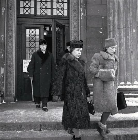 Risto Ryti - The accused's wife, Gerda Ryti and their daughter Eva Ryti leave the House of Estates after the war-responsibility trials 16 November 1945.
