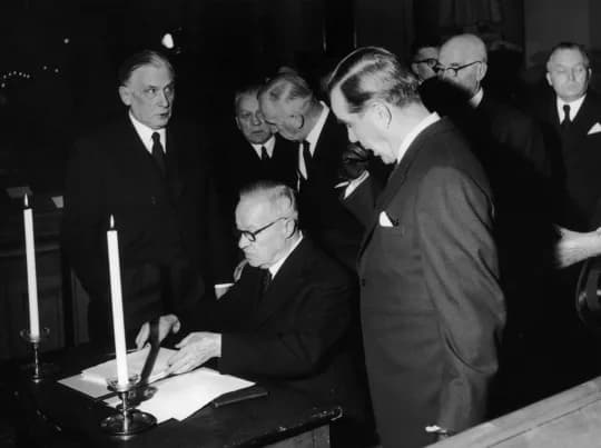 Risto Ryti - Funeral of Finland's president in the war years Risto Ryti 11 March 1956. Väinö Tanner is writing in the condoleance book, to the left Edwin Linkomies and behind Tyko Reinikka. Behind to 
