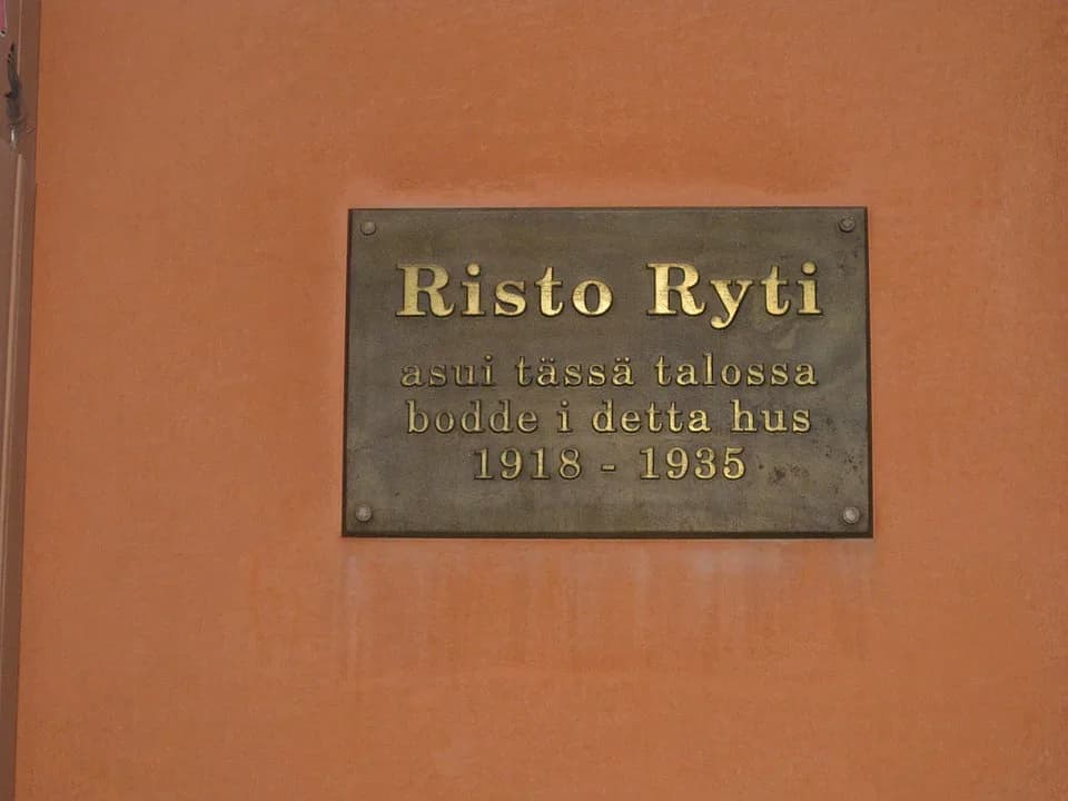 Risto Ryti - Plaque on the building where Risto Ryti lived 1918 to 1935 in Helsinki.