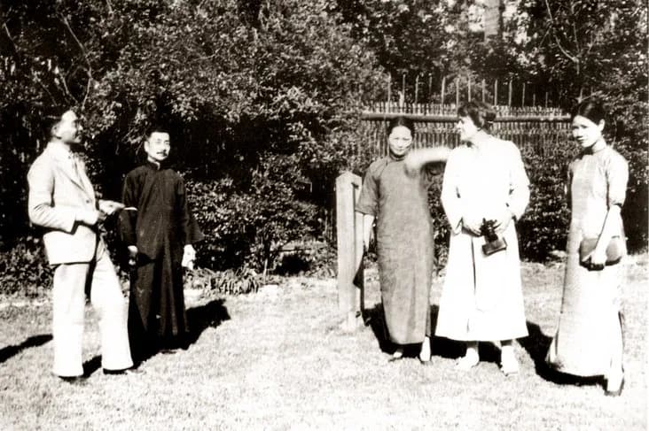 Lin Yutang - (from right to left)Li Peihua(Soong's secretary), Agnes Smedley, Soong Ching-ling, Lu Xun and Lin Yutang