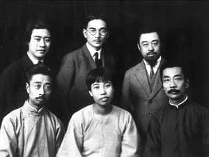 Lin Yutang - ​前左起：周建人、许广平、鲁迅。后左起：孙熙福、林语堂、孙伏园。1927年10月4日合影，时鲁迅与许广平初抵上海。