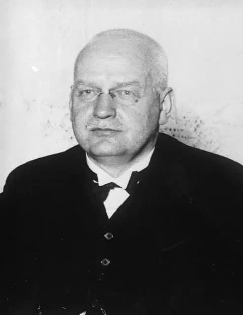 Hans Luther - For documentary purposes the German Federal Archive often retained the original image captions, which may be erroneous, biased, obsolete or politically extreme. Der ehemalige deutsche Re
