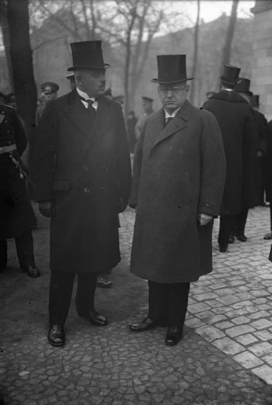 Hans Luther - Bundesarchiv Bild 102-00131A, Otto Karl Geßler und Hans Luther.jpg