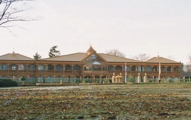 Maharishi Mahesh Yogi - MERU, Vlodrop, Holland (thumbnail).jpg