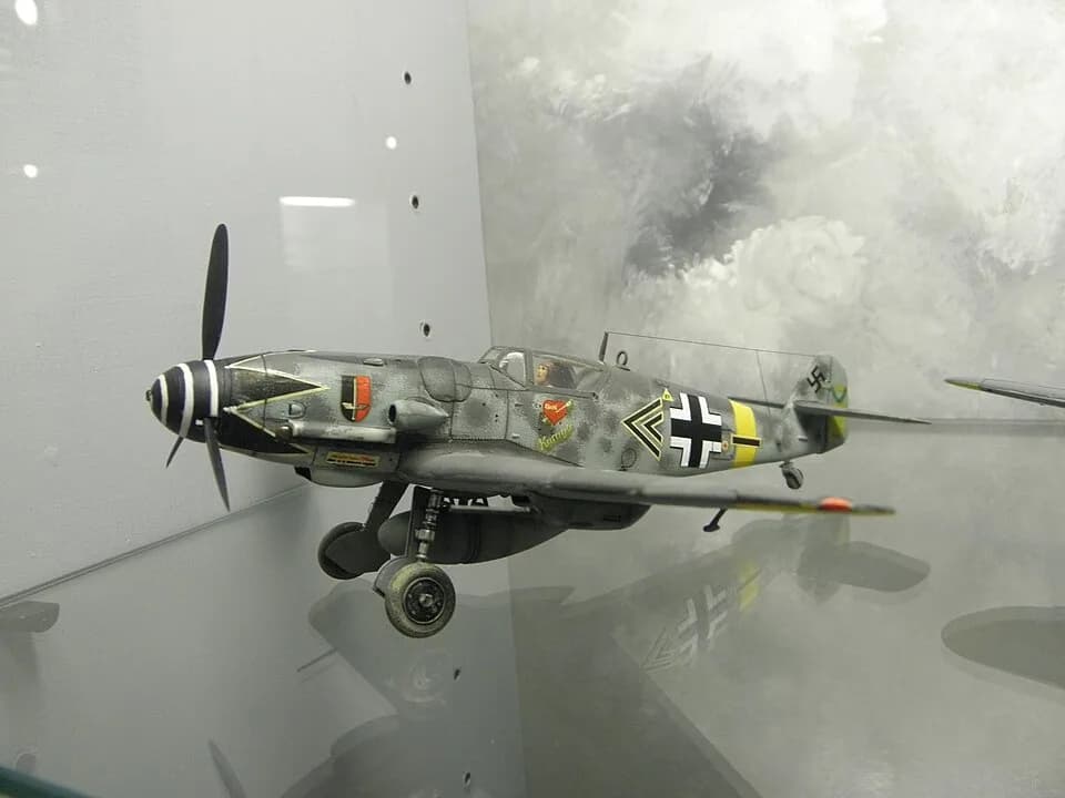 Erich Hartmann - Voghenza, frazione di Voghiera, Museo del modellismo storico: modello in scala del Messerschmitt Bf 109G con la livrea dell'asso tedesco Erich Hartmann.