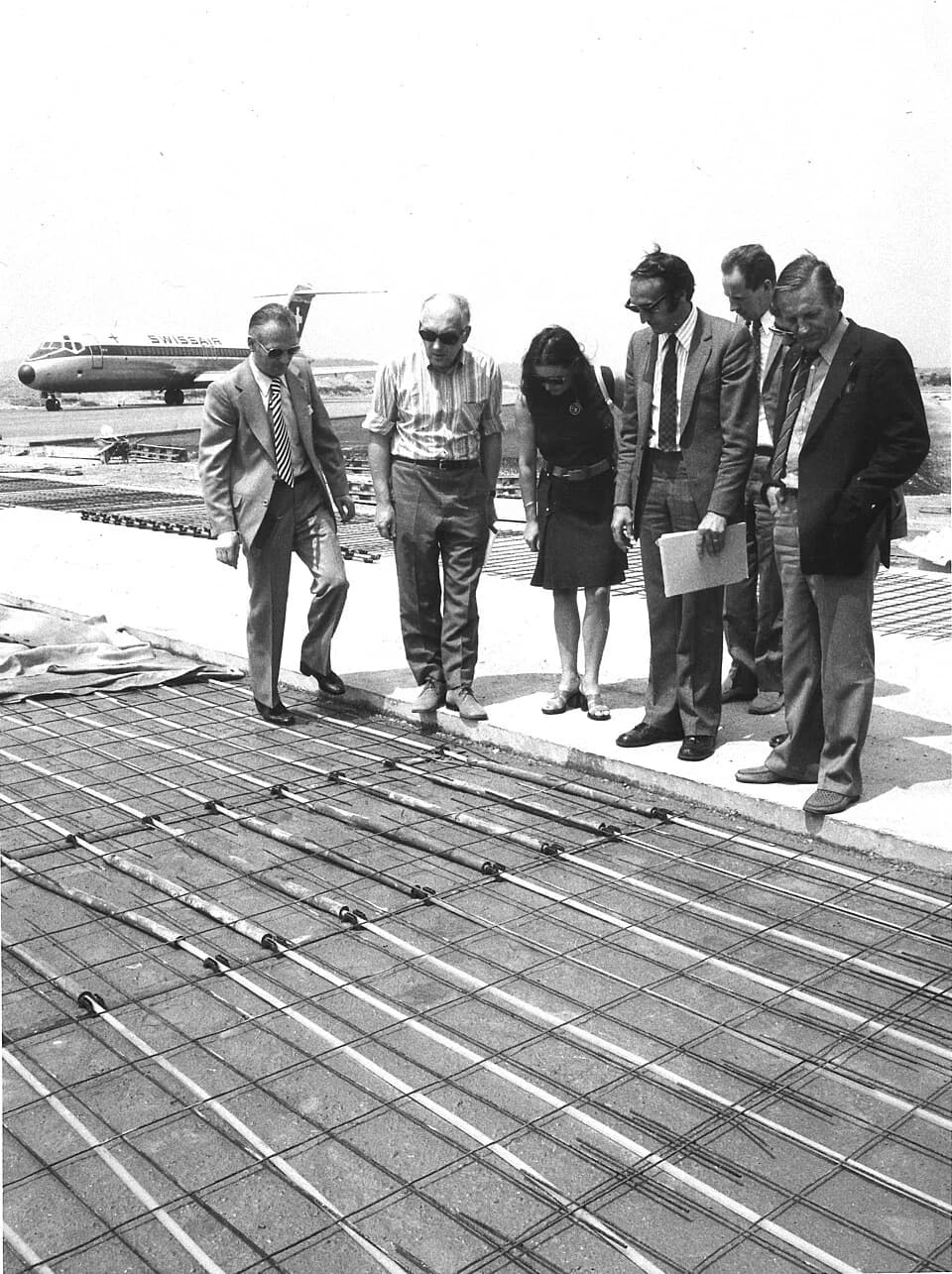 Erich Hartmann - Einbau der MULTIBETON-Freiflächenheizung auf 2 x 16000 m² auf dem Flughafen Zürich-Kloten 1972