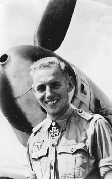Erich Hartmann - Lieutenant Erich Hartmann for his Bf 109 (G-6)