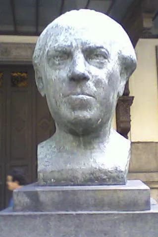 Heitor Villa-Lobos - Busto de Heitor Vila-Lobos, ao lado do Teatro Municipal (RJ).
