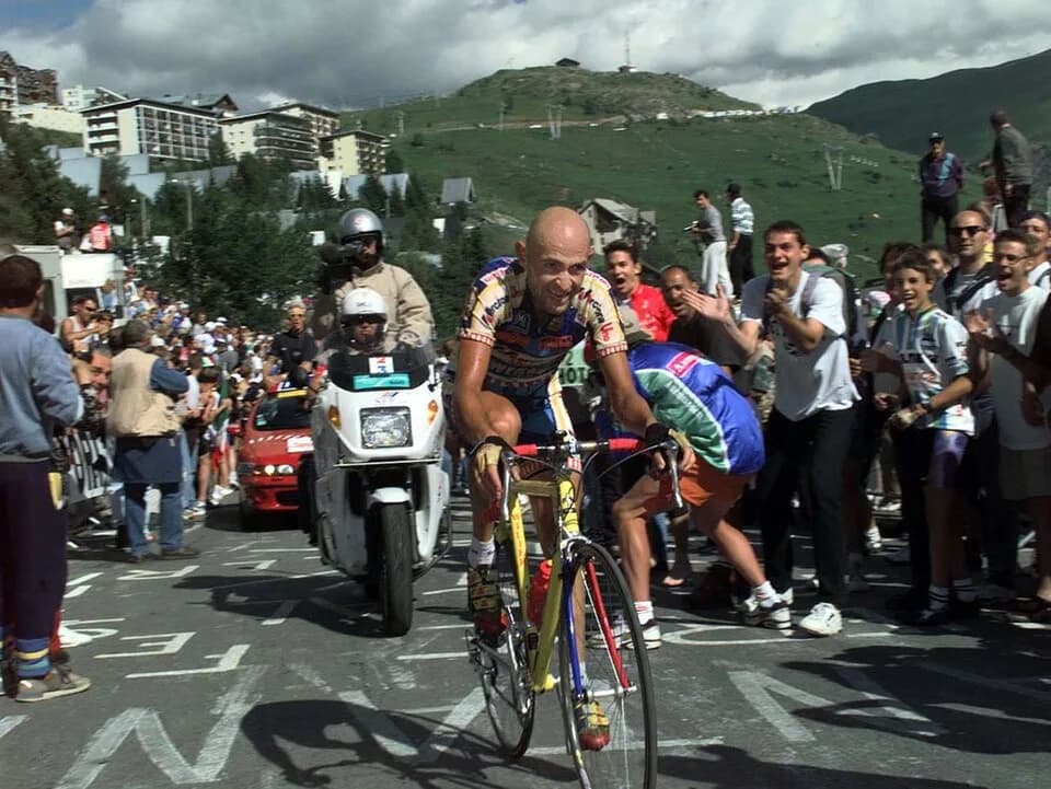 Marco Pantani - Picture of Marco Pantani on the way to Alpe d'Huez 1997