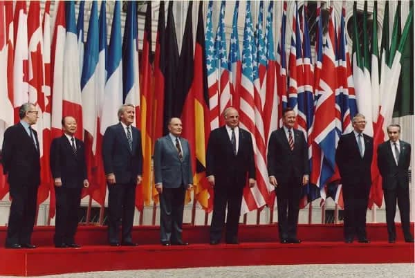 Kiichi Miyazawa - Leaders of Group of Seven posed for the photograph in Munich City, Bavaria Free State on July 6, 1992.