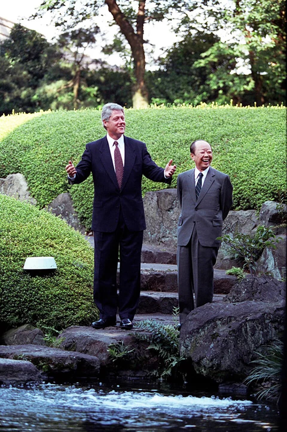 Kiichi Miyazawa - President William J. Clinton with Prime Minister Kiichi Miyazawa in the Garden of Iikura House, 07/06/1993