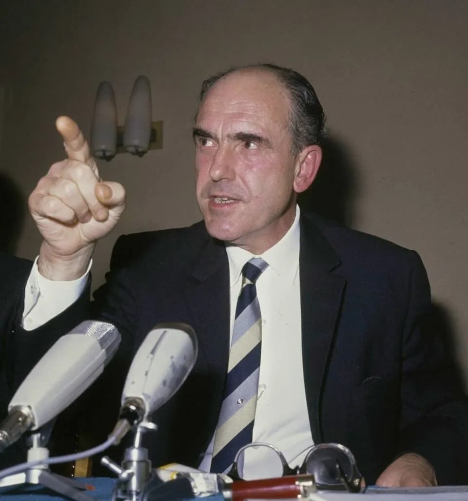 Andreas Papandreou - Andreas Papandreon (Griekenland) houdt persconferentie in Poort van Cleve , Amsterdam