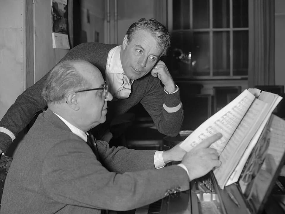 Johannes Heesters - Nederlands-Weense acteur [en zanger] Johan Heesters in Nederland. Johan Heesters tijdens de repetitie met prof. Anton Paulik voor de operette "Der Bettelstudent"
16 februari 1960
