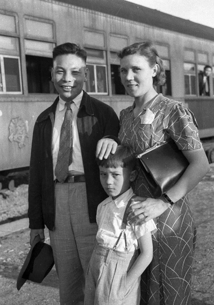 Chiang Ching-kuo - Chiang Ching-kuo and Belorussian wife Chiang Fang-liang in Gannan. Chiang Ching-kuo was appointed as commissioner of Gannan Prefecture (贛南) between 1939 and 1945.
