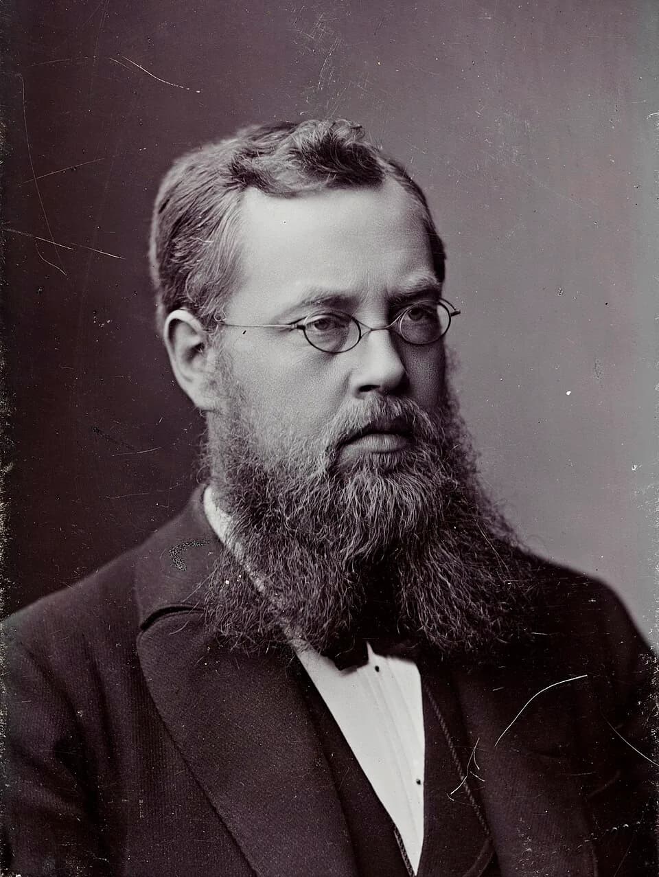 Sophus Lie - Tittel / Title: Portrett av Sophus Lie (1842-1899)
Beskrivelse / Description: Kabinettkort.
Dato / Date: 1896
Fotograf / Photographer: L. Szacinski (Christiania)
Sted / Place: Oslo
Eier /