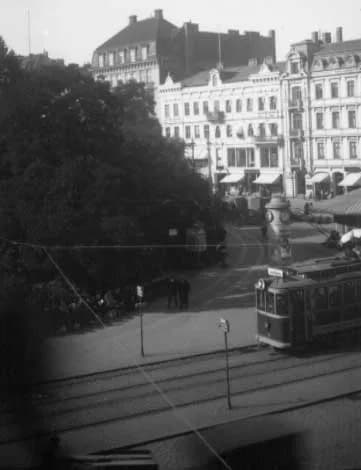 Gustav IV Adolf of Sweden - Gustav Adolfs torg 1923. Vagn 16 mot Hamnen på linje 2. På bilden ser vi Hållstation för linje 1, 2 och 4.