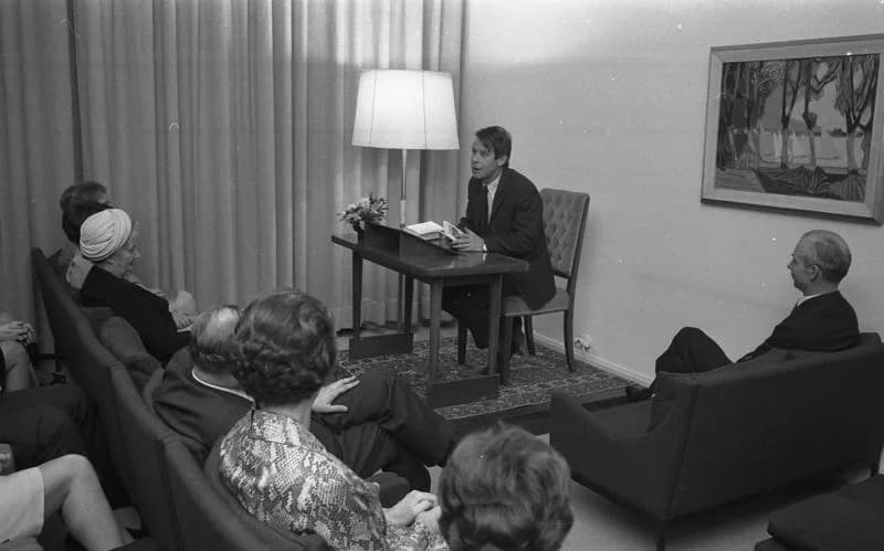 Siegfried Lenz - For documentary purposes the German Federal Archive often retained the original image captions, which may be erroneous, biased, obsolete or politically extreme. Dichterlesung Siegfrie