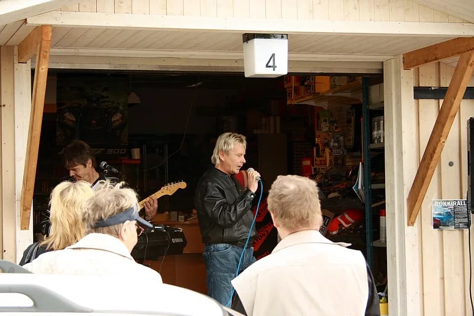Matti Nykänen - Matti Nykänen singing and joking with his guitarist during a performance held at a car repair parts shop in Kirkkonummi, on the 19th of June 2010.