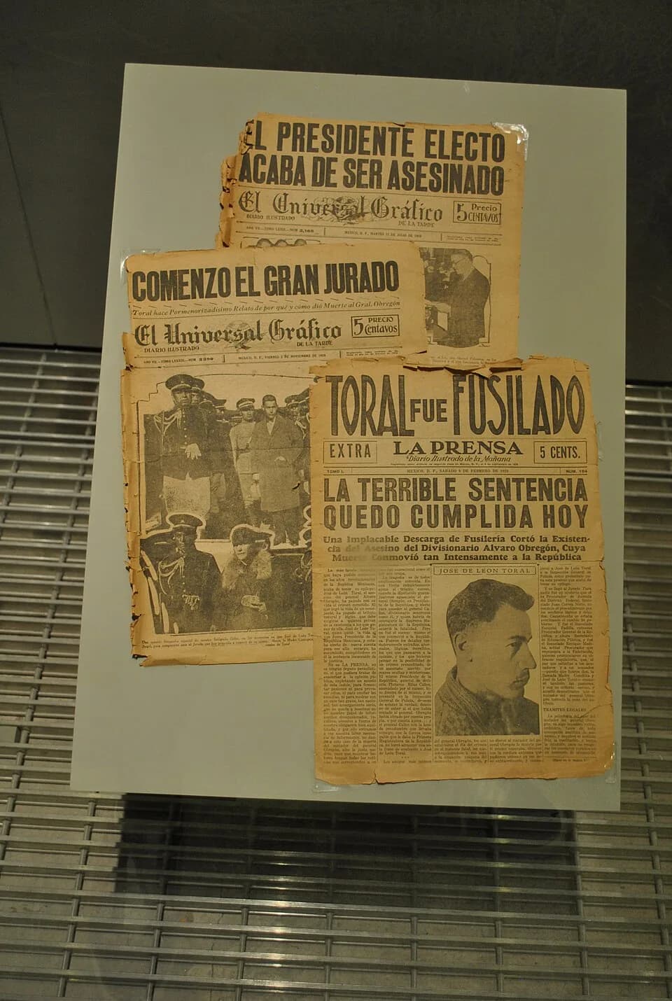 Álvaro Obregón - Periodicos del siguiente día del asesinato de Obregón.