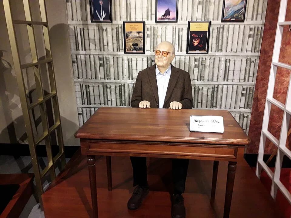 Yaşar Kemal - Yılmaz Büyükerşen wax Museum, Eskişehir (Yaşar Kemal)