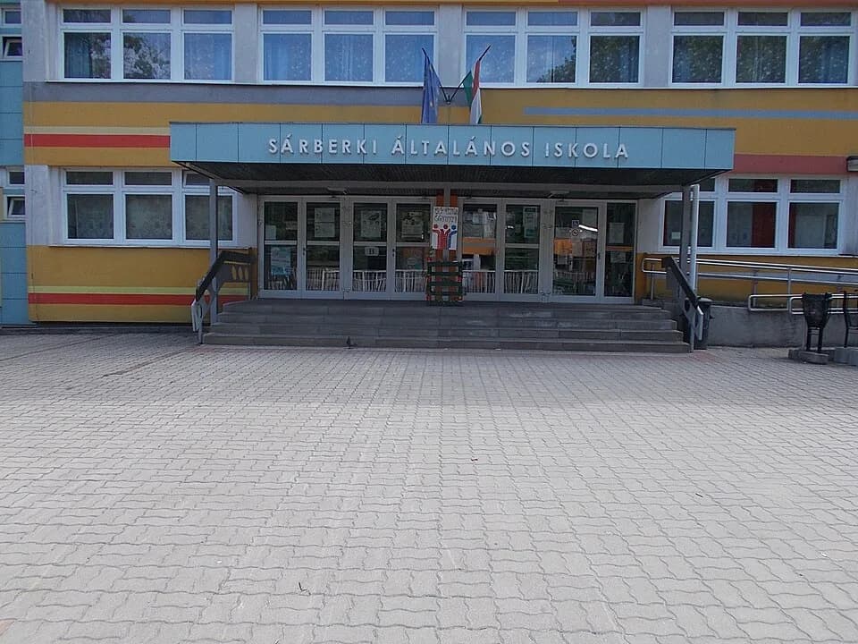 George Pólya - György Pólya Elementary School (other name Sárberki Elementary School) west wing, west side - #503 Sárberki Housing Estates, Sárberek neighborhood, Tatabánya, Komárom-Esztergom County, 