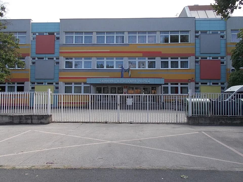 George Pólya - György Pólya Elementary School (other name Sárberki Elementary School) west wing, west side - #503 Sárberki Housing Estates, Sárberek neighborhood, Tatabánya, Komárom-Esztergom County, 