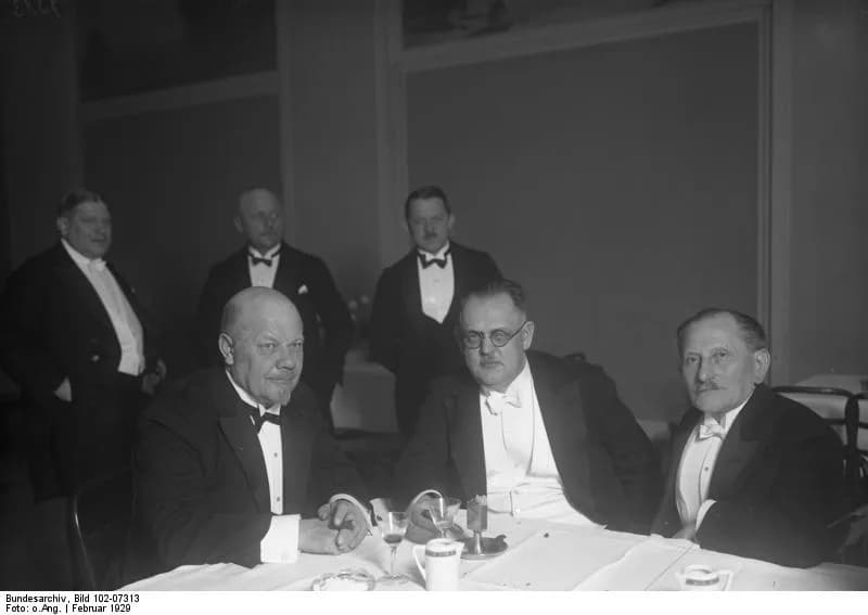 Hermann Müller - For documentary purposes the German Federal Archive often retained the original image captions, which may be erroneous, biased, obsolete or politically extreme. Mitglieder der Reichs-