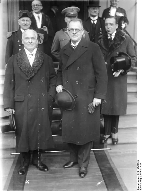 Hermann Müller - For documentary purposes the German Federal Archive often retained the original image captions, which may be erroneous, biased, obsolete or politically extreme. Abschiedsbesuch des am