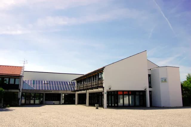 Feodor Felix Konrad Lynen - Planegg: Feodor-Lynen-Gymnasium, 11 km from München, Deutschland (Zone 32).