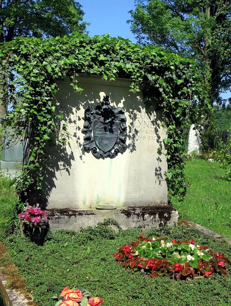 Feodor Felix Konrad Lynen - Grab des Nobelpreisträgers Feodor Lynen im Friedhof von St. Peter und Paul (Starnberg)