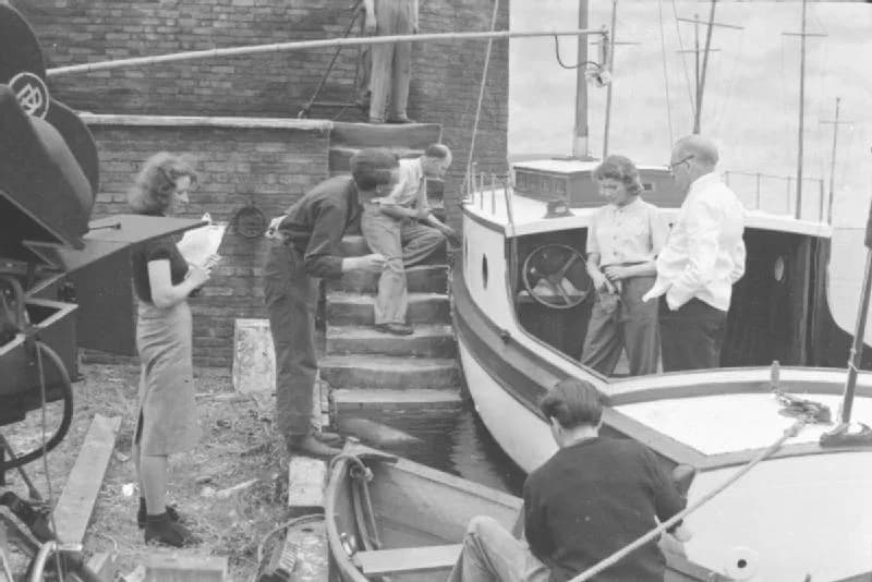 Peggy Ashcroft - Channel Incident- the Production of a Ministry of Information Film, UK, September 1940
Anthony Asquith directs Peggy Ashcroft and Gordon Harker in 'Channel Incident', a film about the