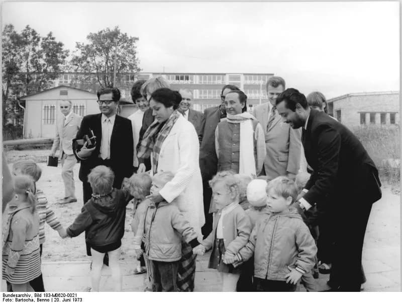 Zillur Rahman - For documentary purposes the German Federal Archive often retained the original image captions, which may be erroneous, biased, obsolete or politically extreme. LPG Dedelow, Delegation