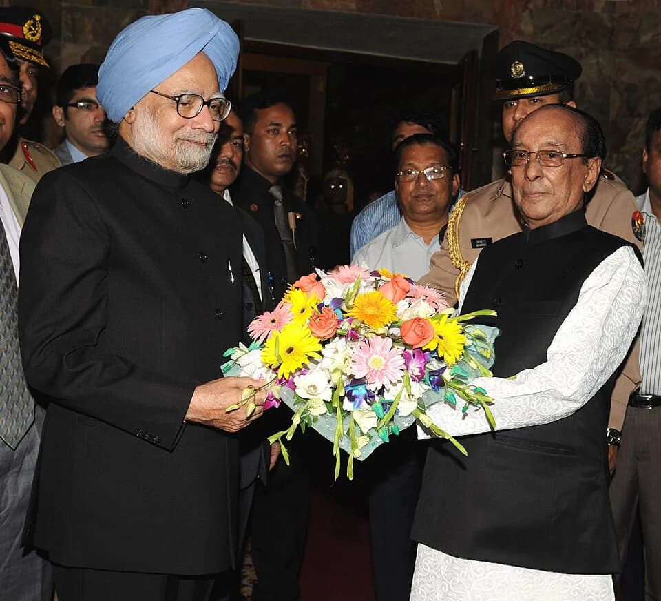 Zillur Rahman - The Prime Minister, Dr. Manmohan Singh being welcomed by the President of Bangladesh, Mr. Mohammad Zillur Rahman, before meeting in Dhaka, Bangladesh on September 07, 2011.